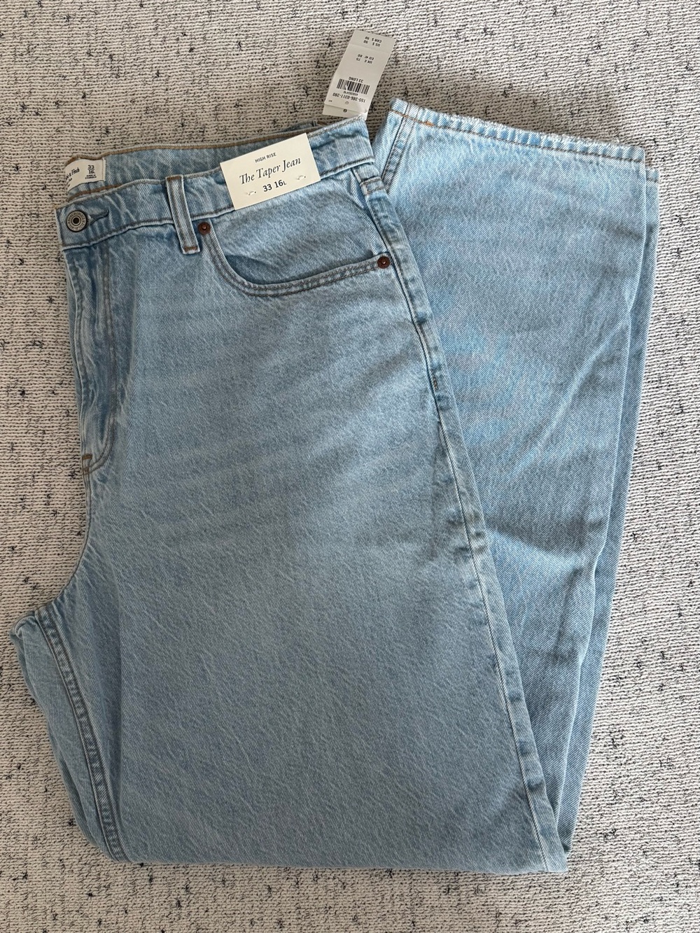 NWT Abercrombie & Fitch High Rise Taper Jeans - Size 16/33L